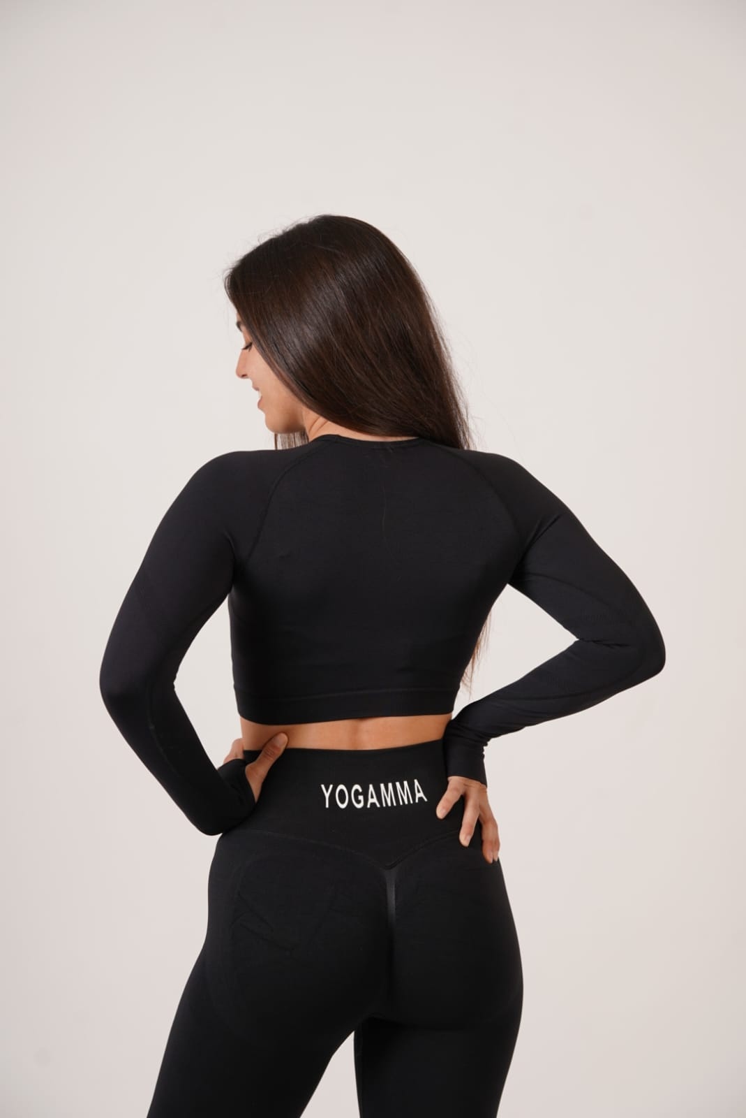 LEGGINGS PUSH UP YOGAMMA™ - NERO 🍑 + TOP MANICHE LUNGHE NERO